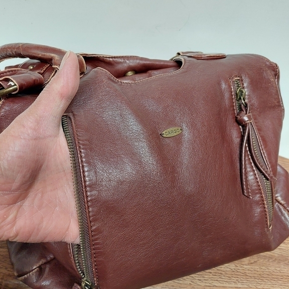 Bentley Leathers "Cargo" Shoulder Bag - Picture 3 of 16